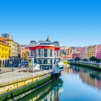 De stad Bilbao met gekleurde huisjes in Spanje