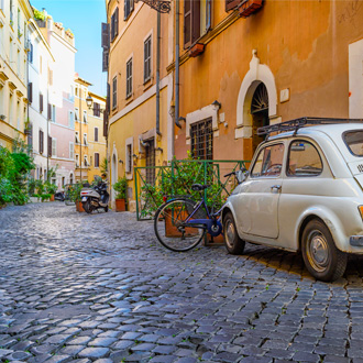 Knusse oude straat in Rome, Italie
