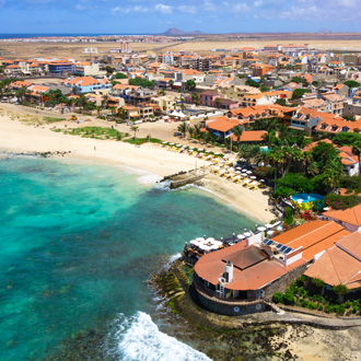 Luchtfoto van Santa Maria strand op Kaapverdie