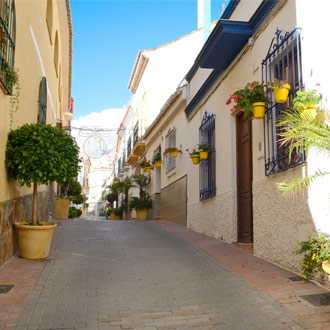 Smal straatje in het centrum van Estepona Spanje