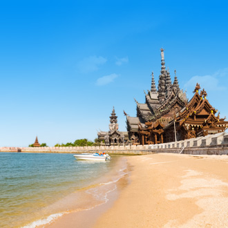 Heiligdom aan de kust in Pattaya