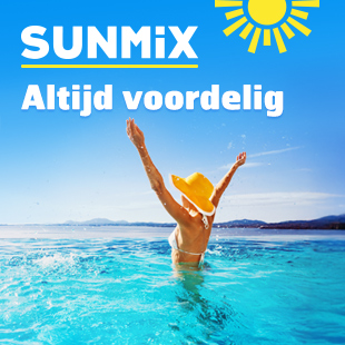 Vrouw in water op vakantie met Sunmix