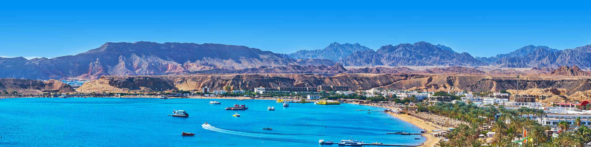 De blauwe zee en bergen bij Sharm el Sheikh