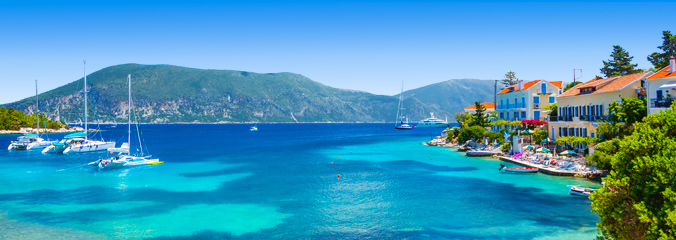 Een wit dorpje aan een idyllische baai op Rhodos