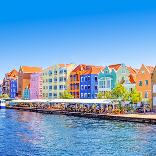 De felgekleurde huisjes in Willemstad