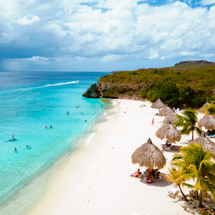 Tropisch zandstrand op Curacao
