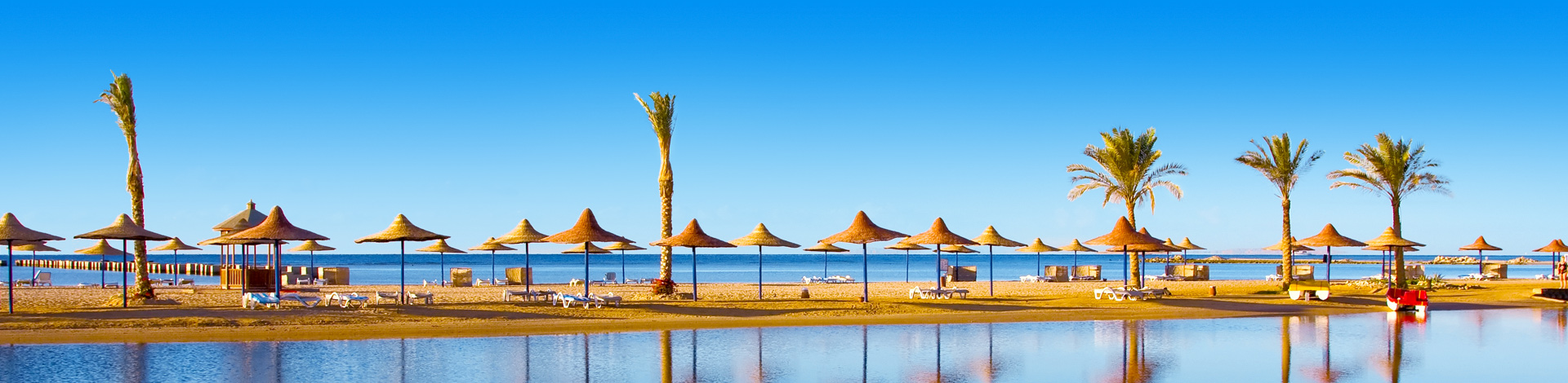 Zonnig strand met goed weer in Hurghada