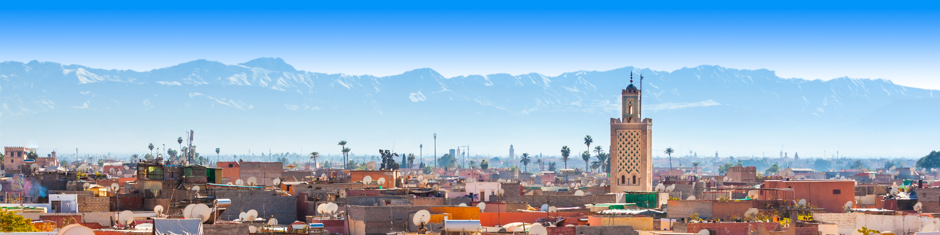 Skyline van Marrakech met bergen op de achtergrond