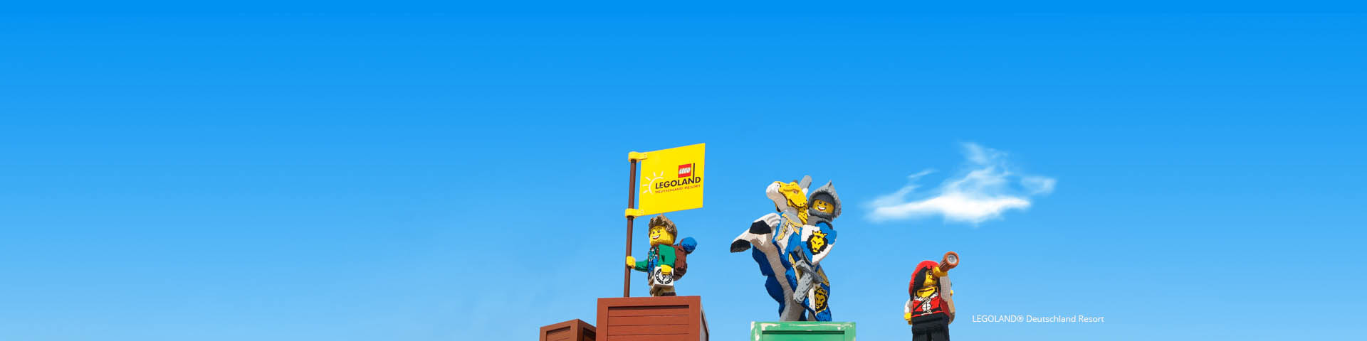 Lego poppetjes op een lego-kasteel