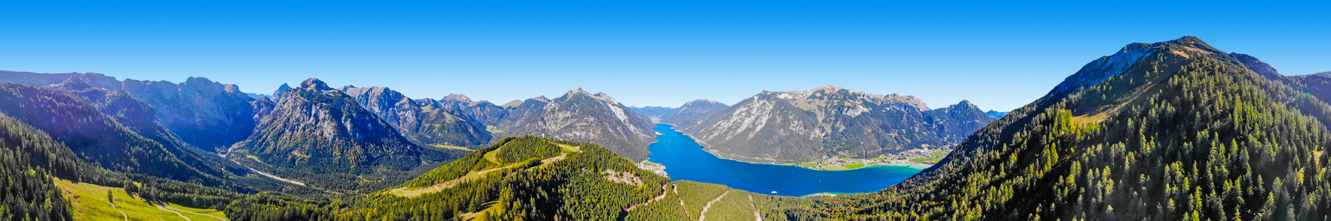 Berglandschap en een meer in Oostenrijk